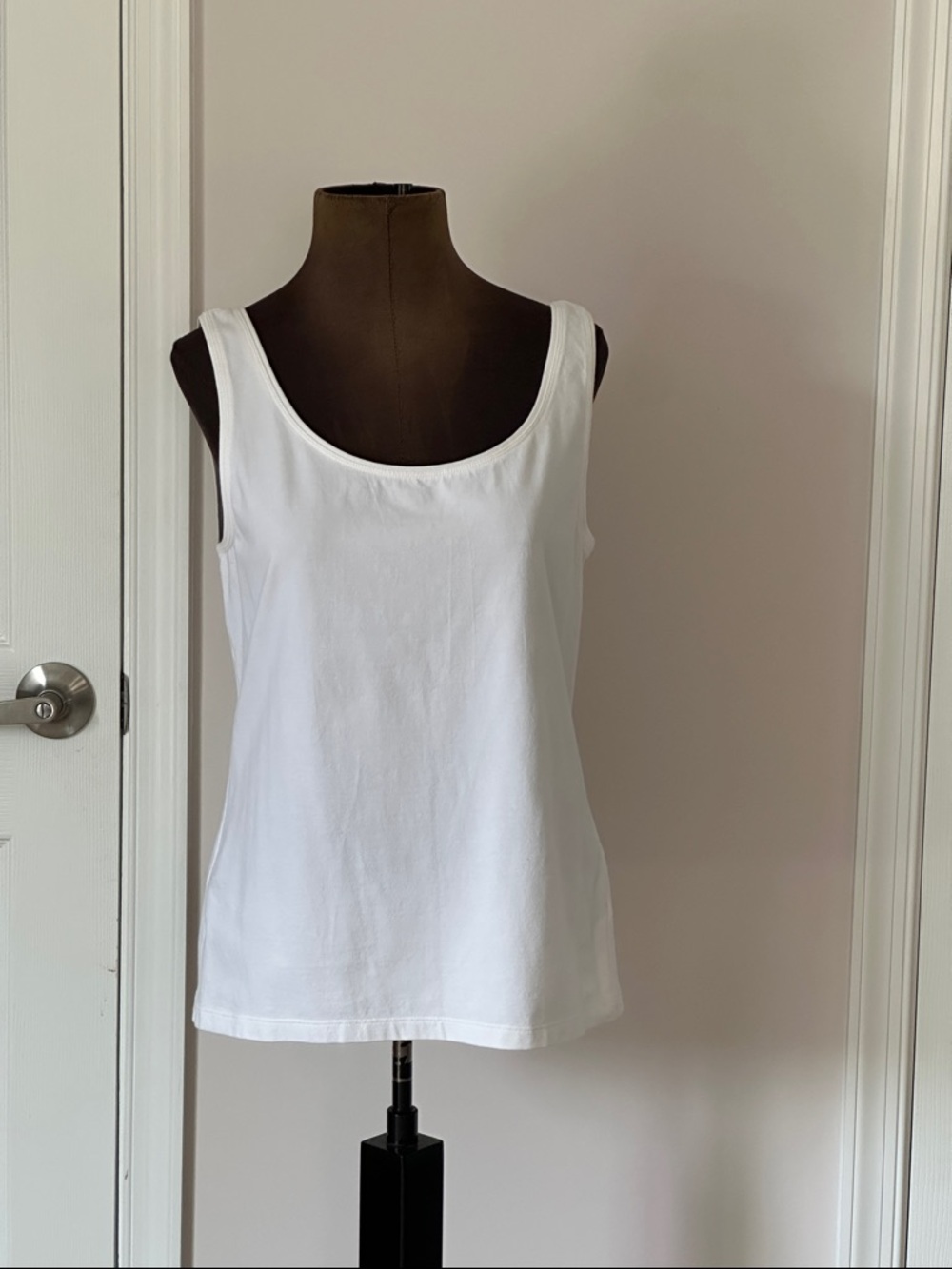 Talbots White Women's Sleeveless Scoop Neck Tank Top size L